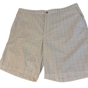 PGA TOUR Men's Golf Shorts 42‎ White Plaid Flat Front Performance Stretch